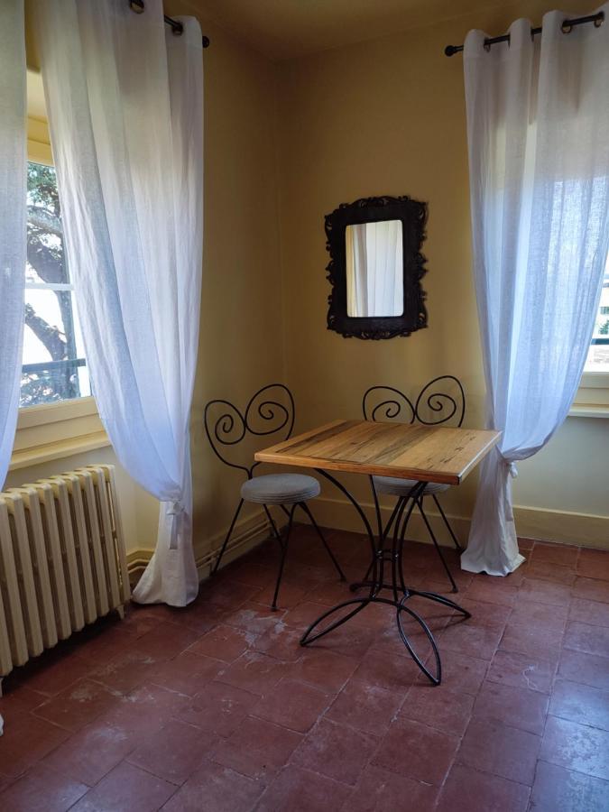 알레스 Les Jardins De La Fontaine B&B 외부 사진