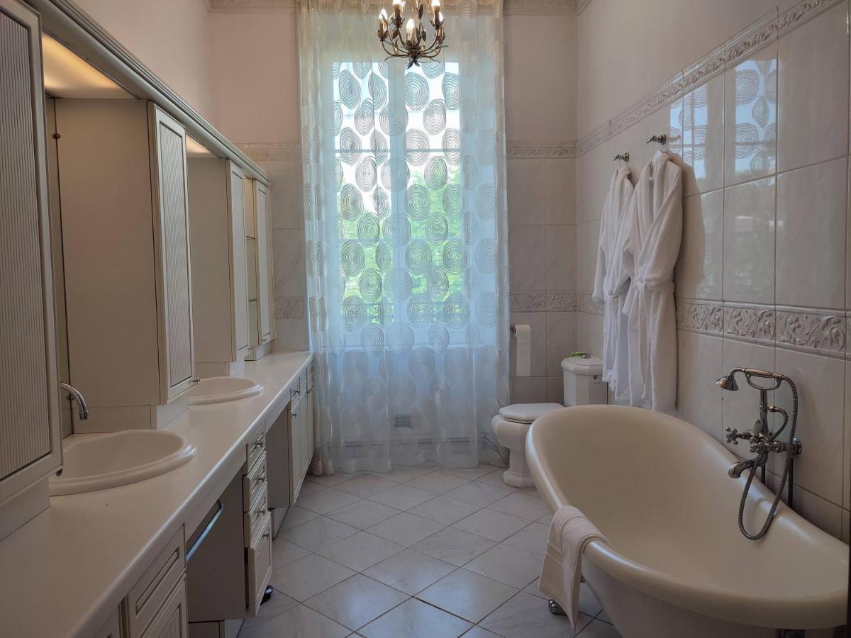 알레스 Les Jardins De La Fontaine B&B 외부 사진