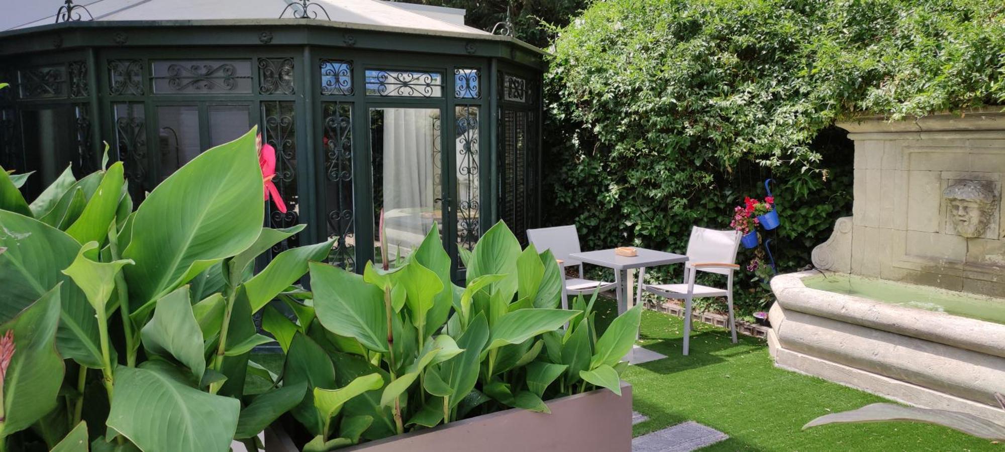 알레스 Les Jardins De La Fontaine B&B 외부 사진